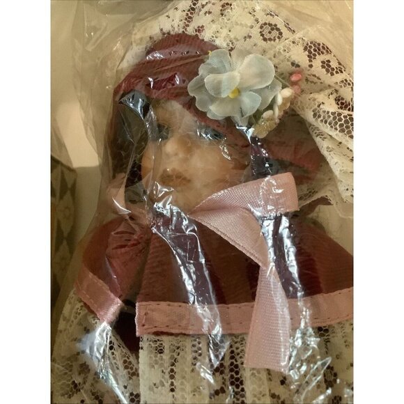 Porcelain Doll 16” In Limited Edition Brown Hair Blue Eyes Red Bow Vtg. - Picture 7 of 7